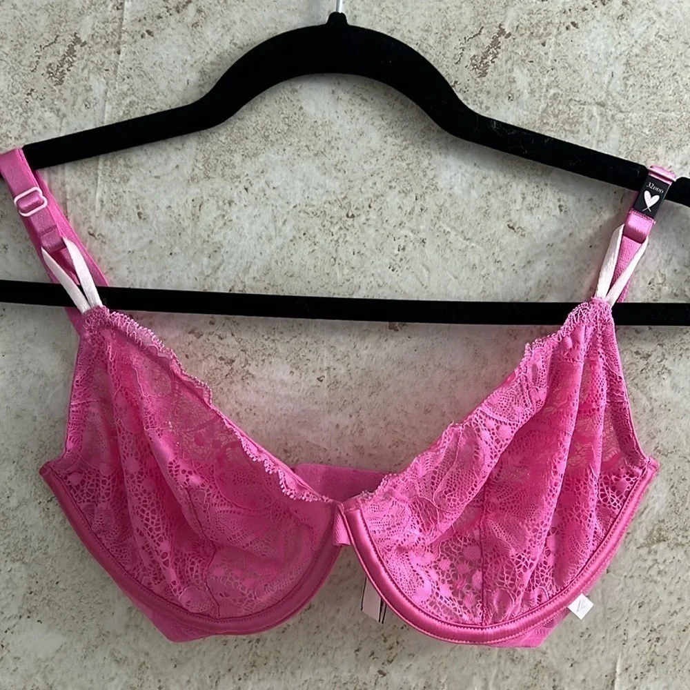 Victoria’s Secret UnLined Demi Double Lacey Bra size 32DDD NWOT